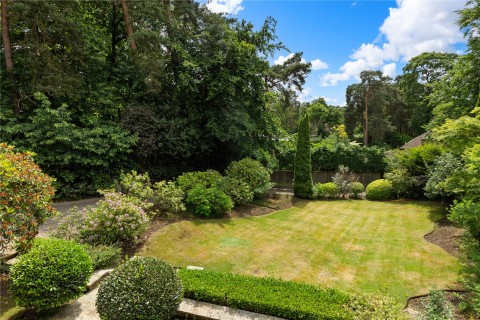 Click the photo for more details of Southfield Place, Weybridge, Surrey