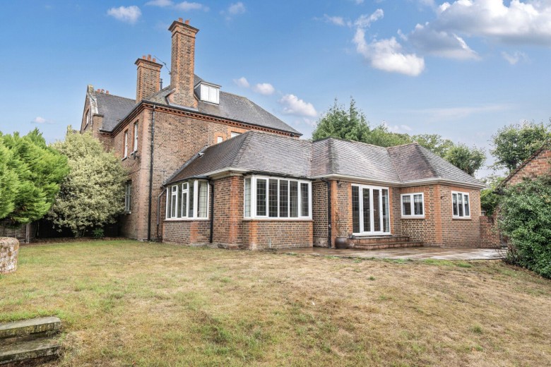Click the photo for more details of Oatlands Chase, Weybridge, Surrey