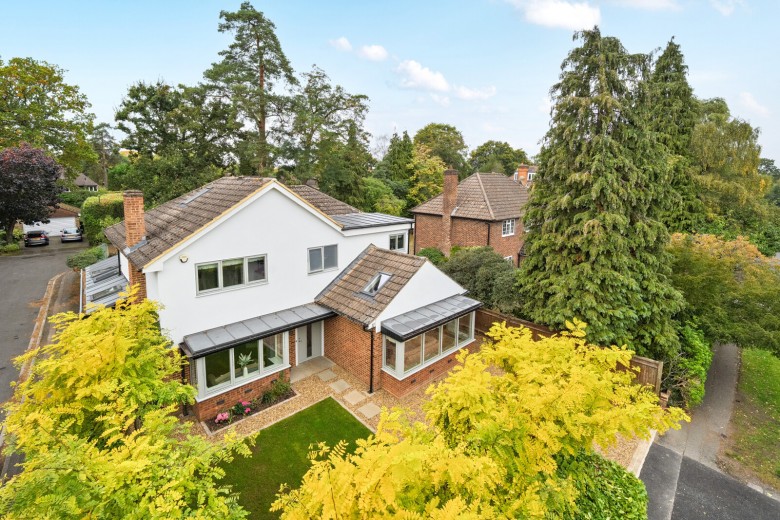 Click the photo for more details of Woodland Grove, Weybridge, Surrey