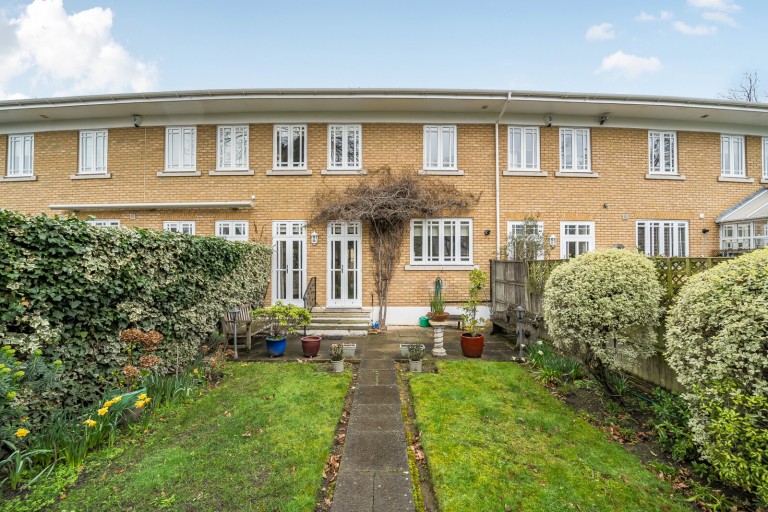 Images for Lakeside Grange, Weybridge, Surrey