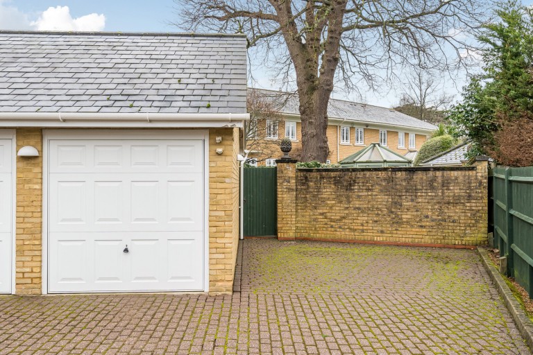 Images for Lakeside Grange, Weybridge, Surrey