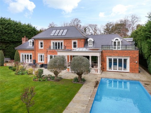 Click the photo for more details of Chargate Close, Burwood Park, Walton-On-Thames