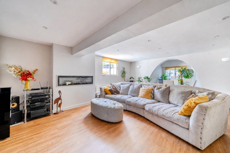 Images for Woburn Hill, Addlestone, Surrey