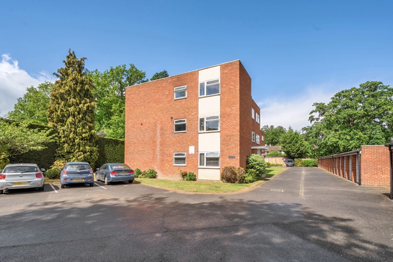 Click the photo for more details of Horsell, Woking, Surrey
