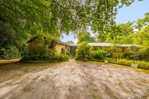 Click the photo for more details of Hook Heath Road, Hook Heath, GU22