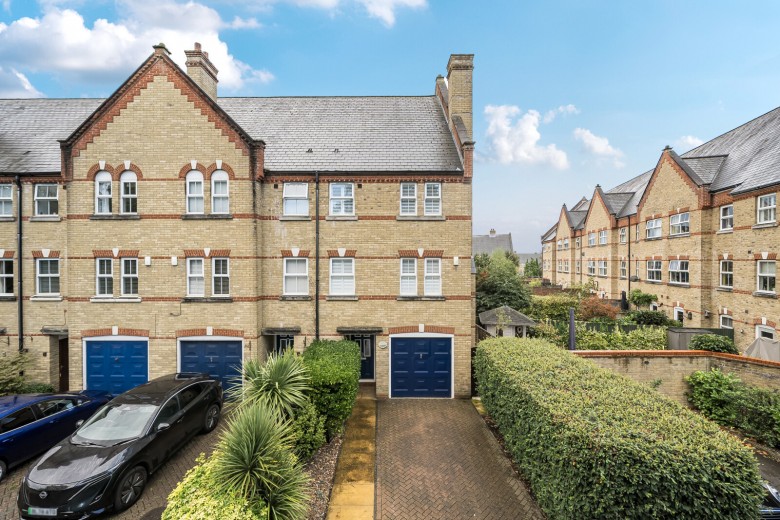 Click the photo for more details of Knaphill, Woking