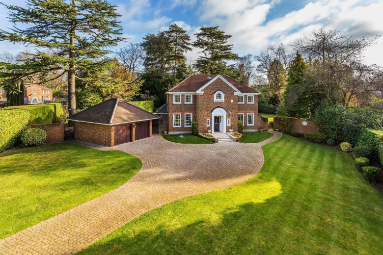 Click the photo for more details of Knowl Hill, Woking, GU22