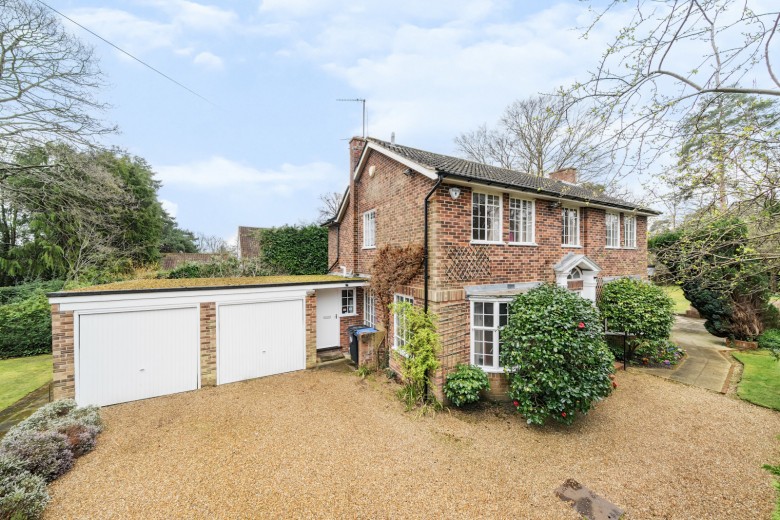 Click the photo for more details of Fernhill Lane, Hook Heath, GU22
