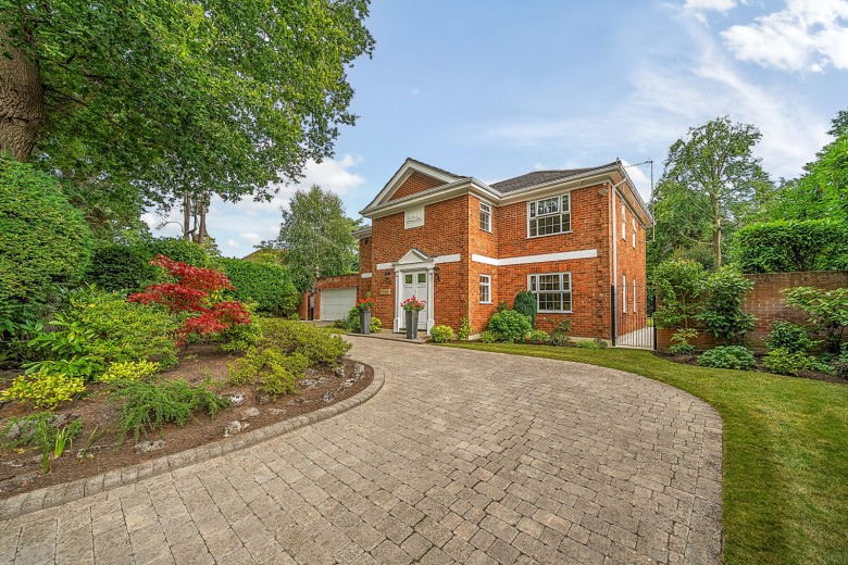 Click the photo for more details of Mile Path, Hook Heath, GU22