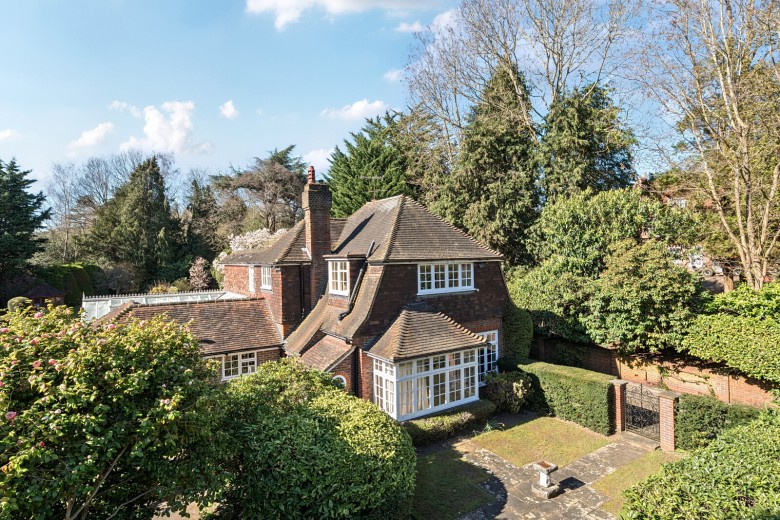 Click the photo for more details of Knowl Hill, The Hockering, Woking