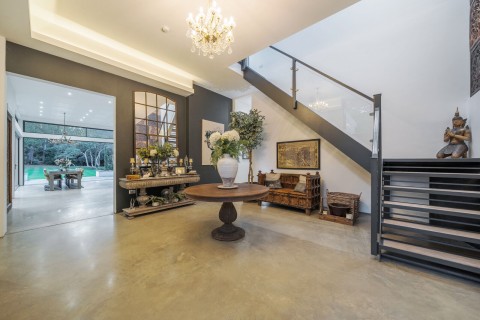 Click the photo for more details of Clodhouse Hill, Woking, GU22