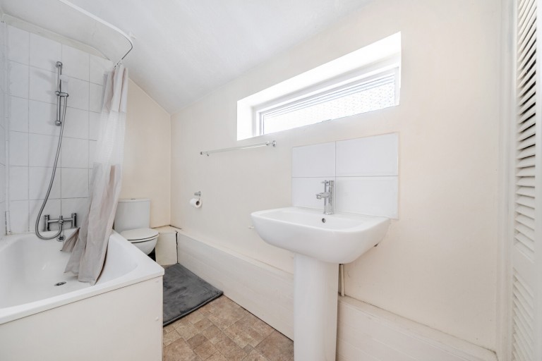 Images for Kingfield, Woking