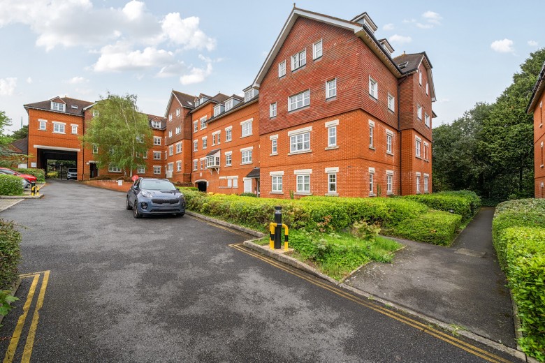 Click the photo for more details of Heathside Road, Woking, GU22