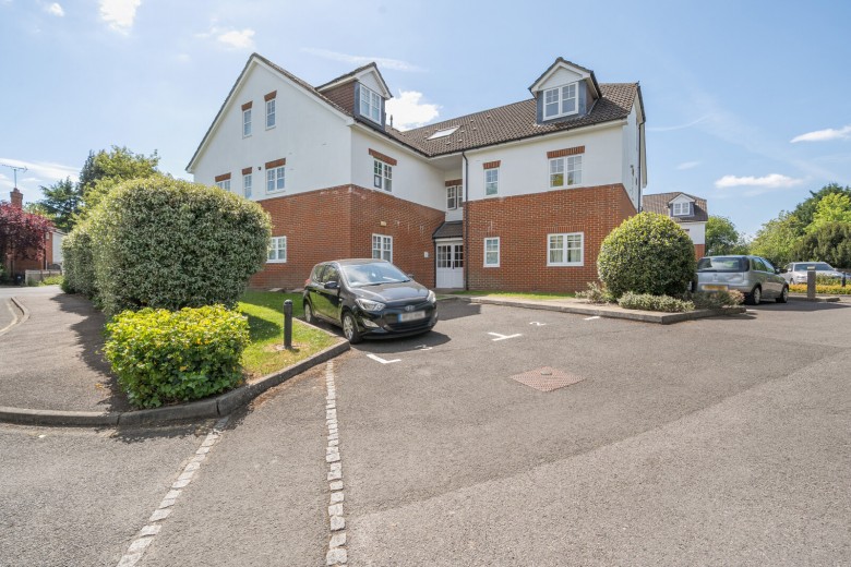 Click the photo for more details of Kingsway, Woking, Surrey