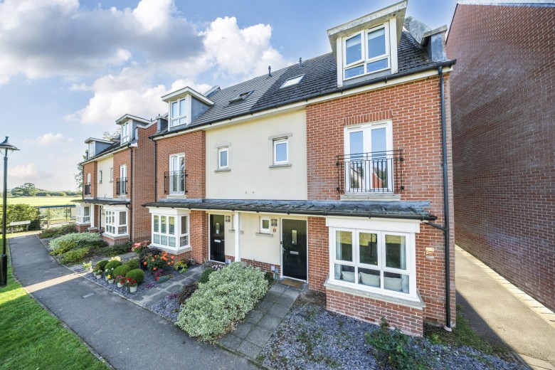 Click the photo for more details of Henage Lane, Woking, Surrey