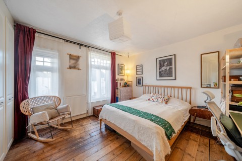 Click the photo for more details of Knaphill, Woking, Surrey