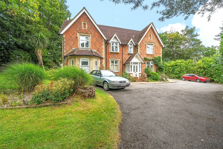 Click the photo for more details of Jackmans Lane, Woking, GU21