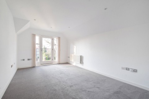 Click the photo for more details of Old Woking Road, West Byfleet, KT14