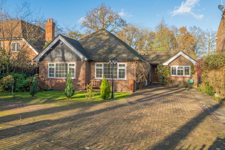 Click the photo for more details of Dartnell Avenue, West Byfleet, Surrey