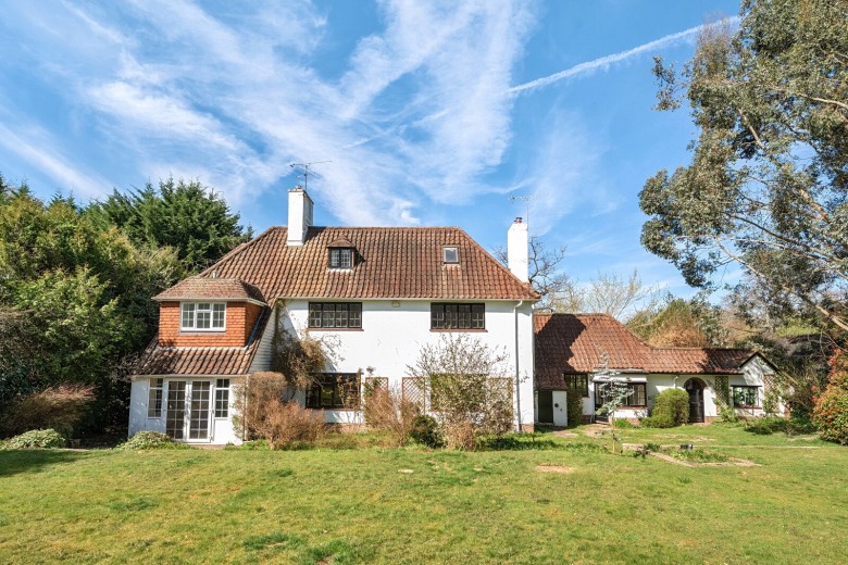 Click the photo for more details of Old Avenue, West Byfleet, KT14