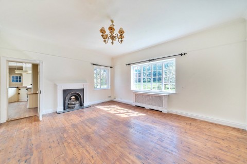 Click the photo for more details of Old Avenue, West Byfleet, KT14