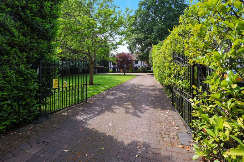 Click the photo for more details of Ashley Road, Walton-On-Thames, KT12