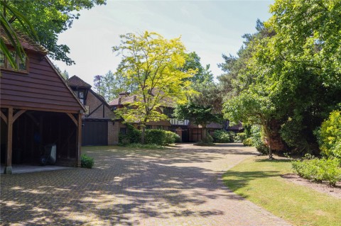 Click the photo for more details of Silverdale Avenue, Ashley Park, Walton-On-Thames