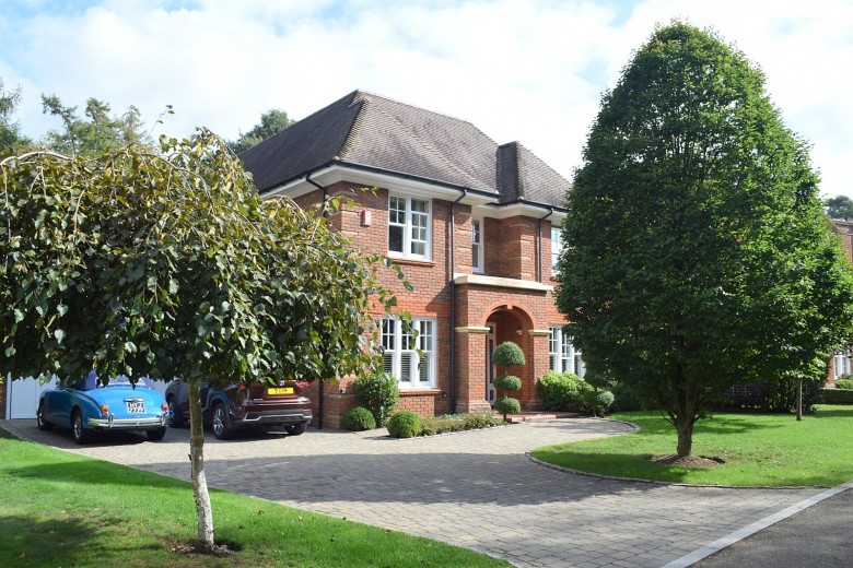 Click the photo for more details of Fox Wood, Walton-On-Thames, KT12