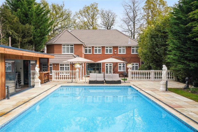 Click the photo for more details of Queens Road, Walton-On-Thames, KT12
