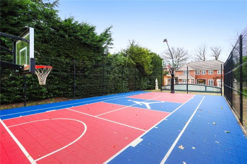 Click the photo for more details of Queens Road, Walton-On-Thames, KT12