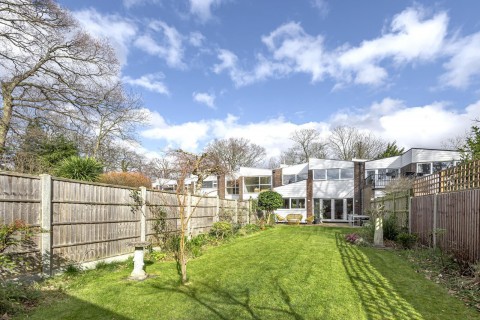 Click the photo for more details of The Links, Walton-On-Thames, KT12