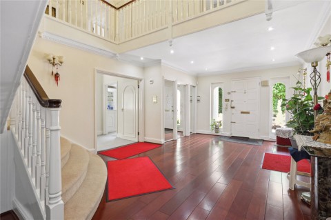 Click the photo for more details of Cranley Road, Burwood Park, Walton-On-Thames