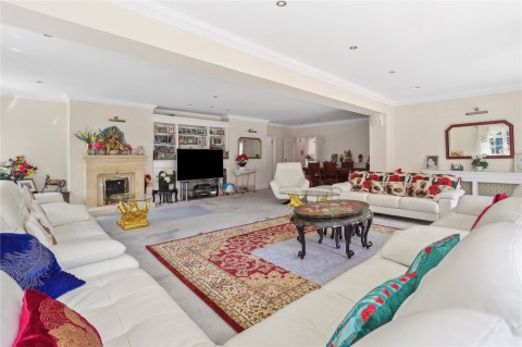 Click the photo for more details of Cranley Road, Burwood Park, Walton-On-Thames