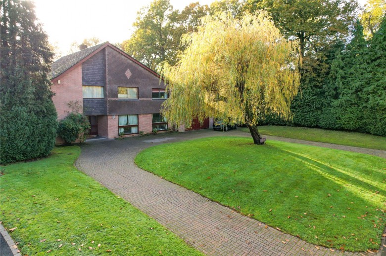 Click the photo for more details of Kelvedon Avenue, Burwood Park, Walton-on-Thames, KT12