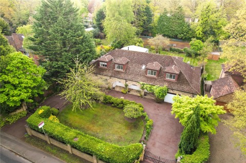 Click the photo for more details of Queens Road, Walton-on-Thames, KT12