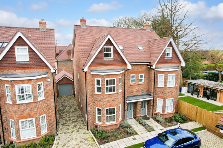 Click the photo for more details of Albright Gardens, Walton-On-Thames, KT12
