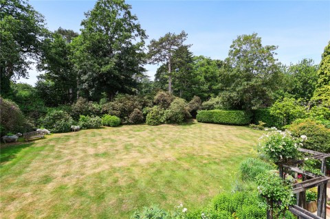 Click the photo for more details of Onslow Road, Burwood Park, Walton-On-Thames