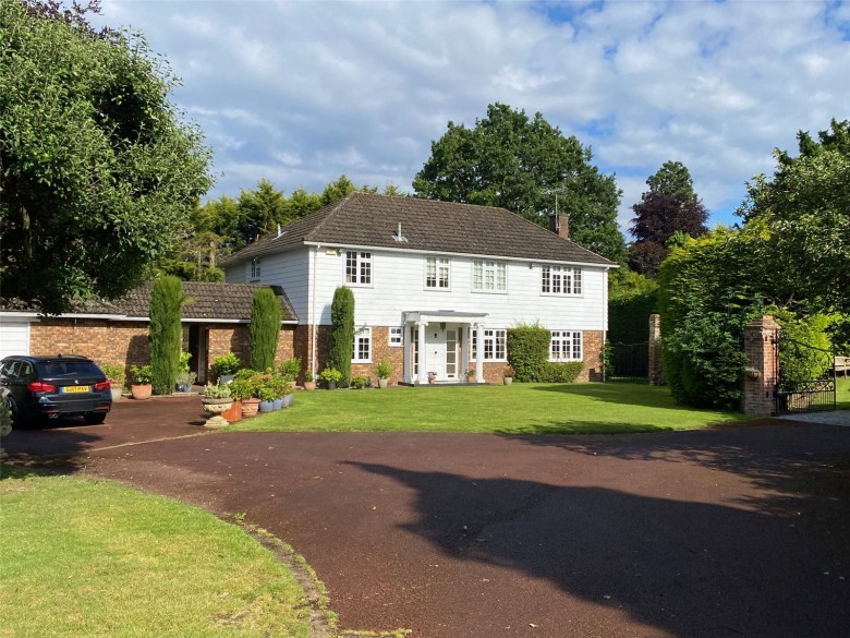 Click the photo for more details of Silverdale Avenue, Ashley Park, Walton-On-Thames, KT12
