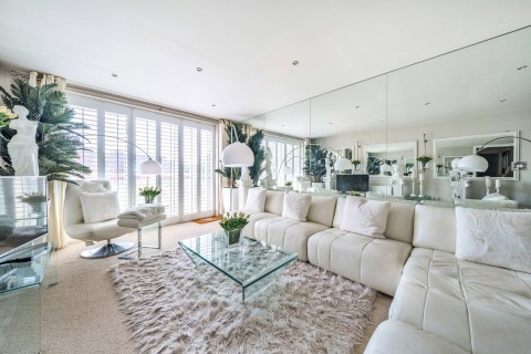 Click the photo for more details of The Heart, Walton-On-Thames, Surrey