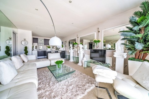 Click the photo for more details of The Heart, Walton-On-Thames, Surrey