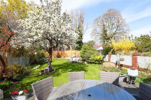 Click the photo for more details of Beecot Lane, Walton-On-Thames, KT12