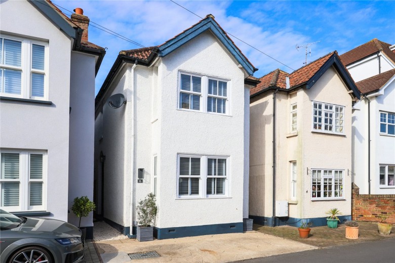 Click the photo for more details of Green Lane, Hersham, KT12