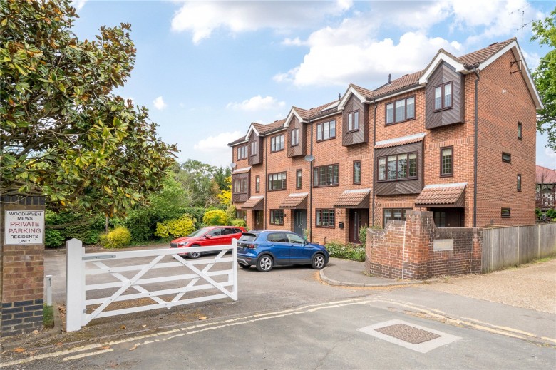 Click the photo for more details of Gainsborough Court, Walton-On-Thames, Surrey