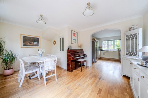 Click the photo for more details of Gainsborough Court, Walton-On-Thames, Surrey
