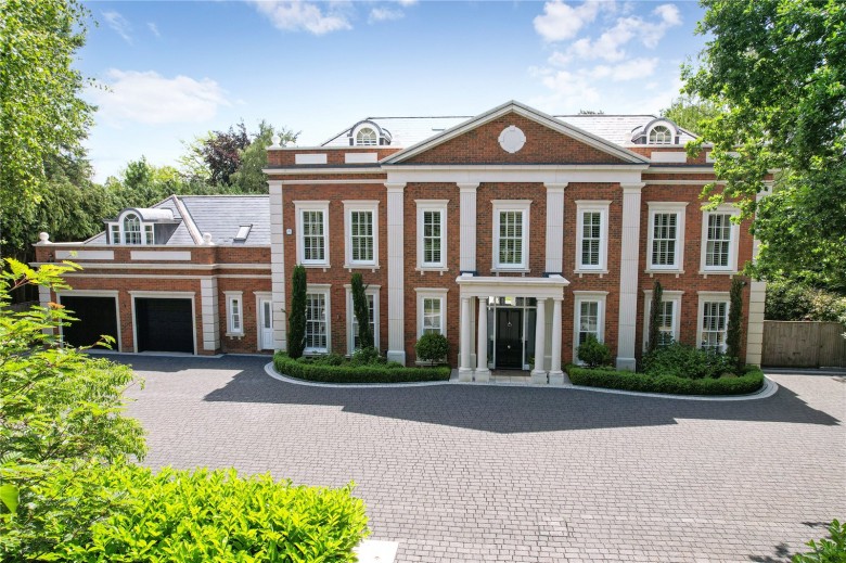 Click the photo for more details of Chargate Close, Burwood Park, Walton-On-Thames