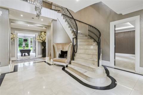 Click the photo for more details of Chargate Close, Burwood Park, Walton-On-Thames