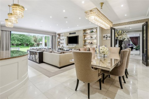 Click the photo for more details of Chargate Close, Burwood Park, Walton-On-Thames