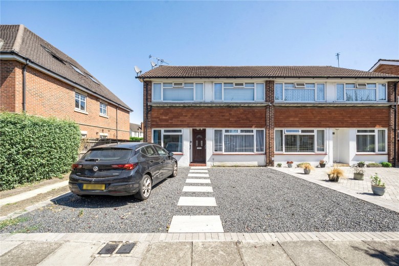 Click the photo for more details of New Zealand Avenue, Walton-On-Thames, Surrey