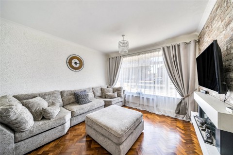 Click the photo for more details of New Zealand Avenue, Walton-On-Thames, Surrey