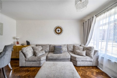 Click the photo for more details of New Zealand Avenue, Walton-On-Thames, Surrey